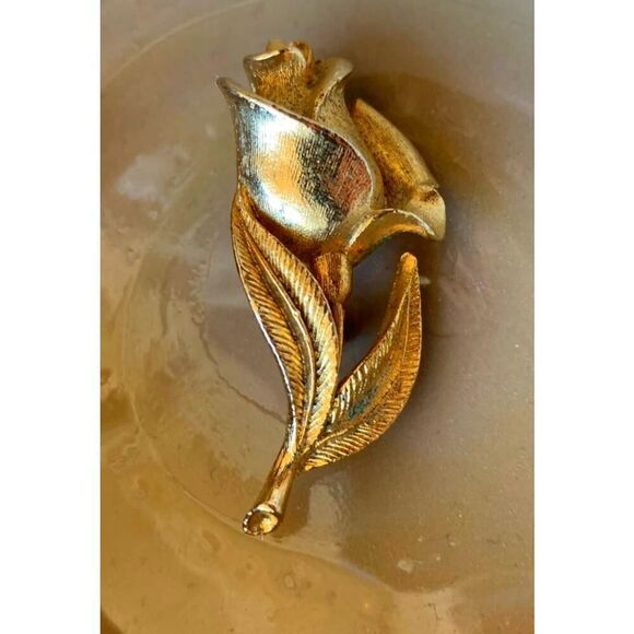 Beautiful brushed Gold Tone Rose Brooch, Stamped, Mint - Picture 1 of 4